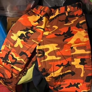 COLORED CAMO CARGO PANTS